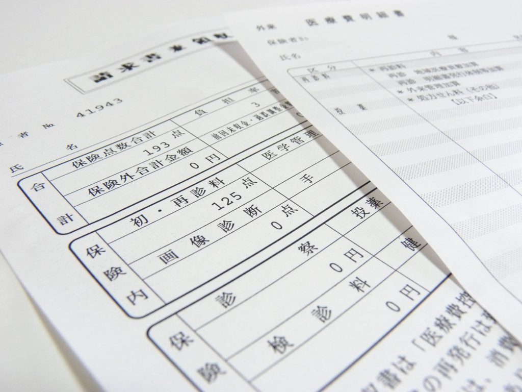 介護事務と医療事務の違いとは？ 仕事内容や就職先・資格など特徴を比較しつつ解説！ MORE REJOB