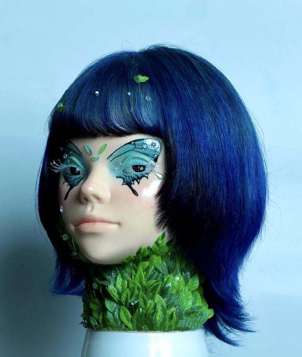 翠雨に羽を休めて